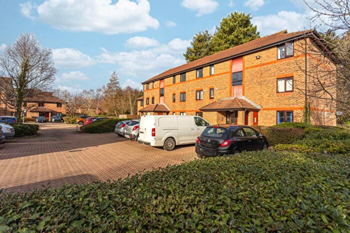 2 Bedroom Flat For Sale In Oakside Court, Horley, RH6