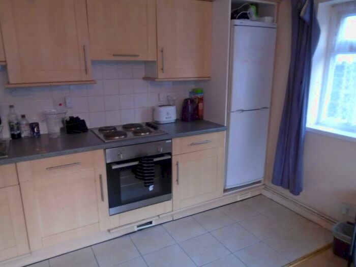 3 Bedroom Flat To Rent In Richmond Road, Roath, Cardiff, CF24