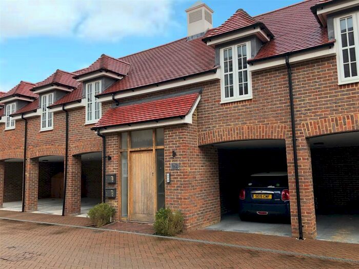 2 Bedroom Flat To Rent In Ollivers Chase, Goring-By-Sea, Worthing, BN12