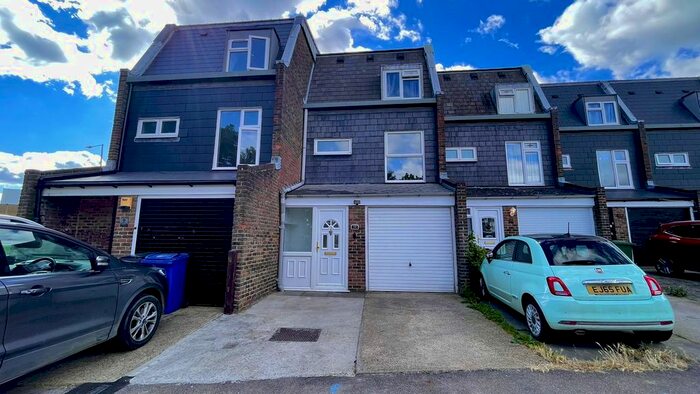 3 Bedroom Terraced House To Rent In Saladin Drive, Essex, RM19