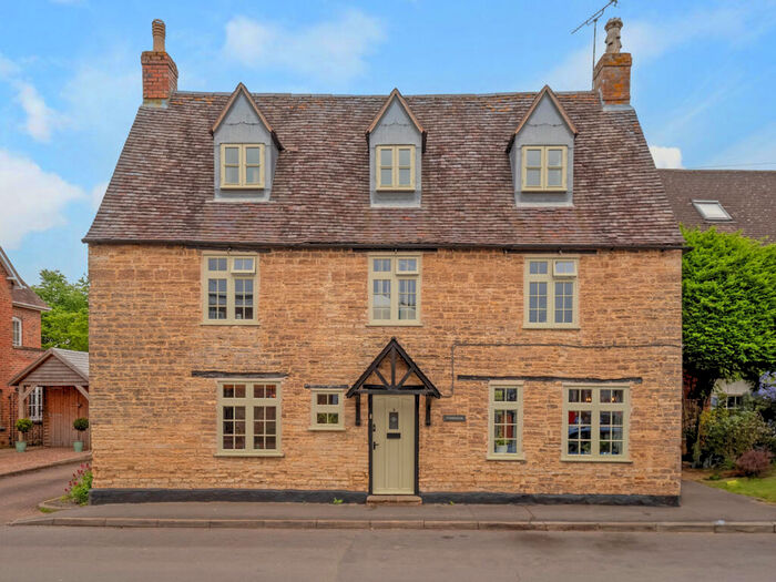 6 Bedroom Detached House For Sale In Mill Street Harbury, Warwickshire, CV33