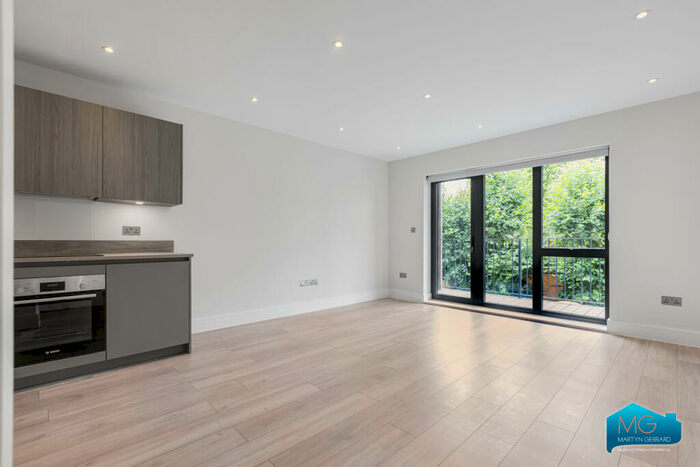 1 Bedroom Apartment To Rent In Woodside Park Road, North Finchley, London, N12