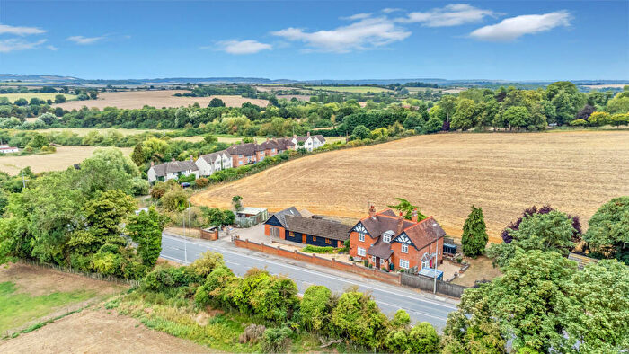 4 Bedroom Detached House For Sale In Watling Street, Leighton Buzzard, LU7