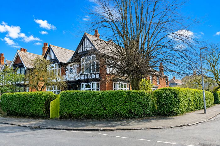 5 Bedroom Semi Detached House For Sale In Park Drive, Grimsby, DN32