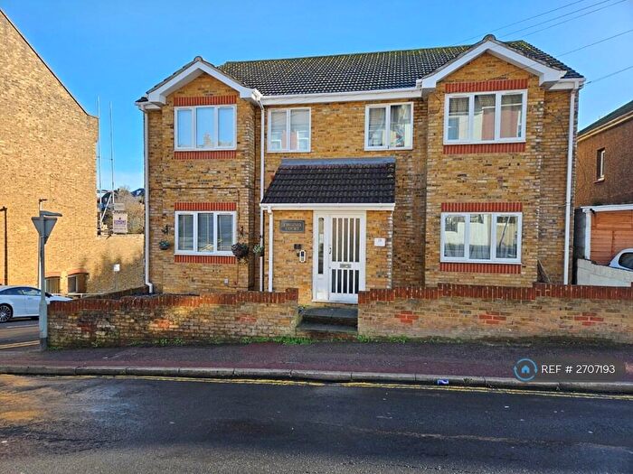 1 Bedroom Flat To Rent In Virginia Court, Chatham, ME4