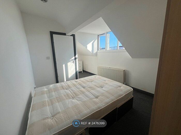 2 Bedroom Terraced House To Rent In Harold Mount, Leeds, LS6