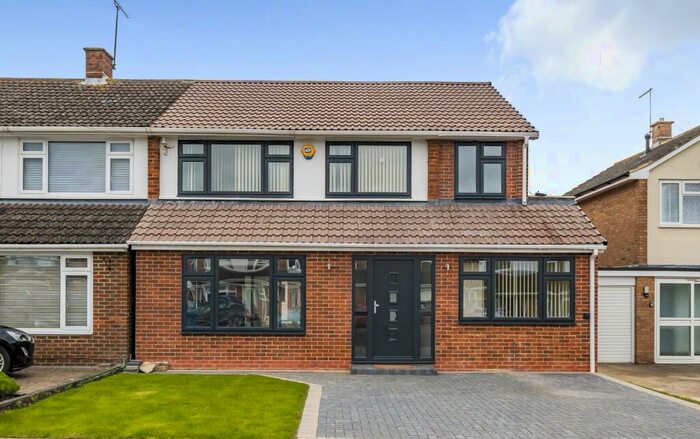 5 Bedroom Semi-Detached House To Rent In Redford Road, Windsor, SL4