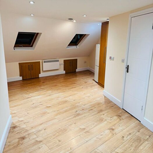 Studio To Rent In Adelaide Road, Southall, UB2