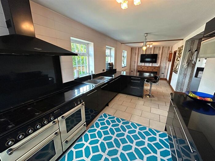 4 Bedroom Detached House For Sale In Lower Rainham Road, Rainham, Gillingham, Kent, ME8