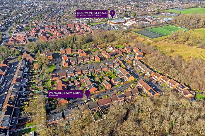 4 Bedroom Detached House For Sale In Wynches Farm Drive, St. Albans, AL4