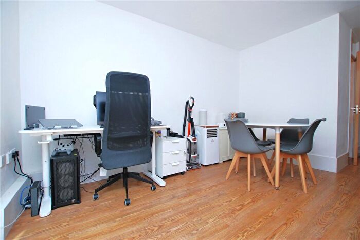 1 Bedroom Apartment To Rent In Cross Lanes, Guildford, Surrey, GU1