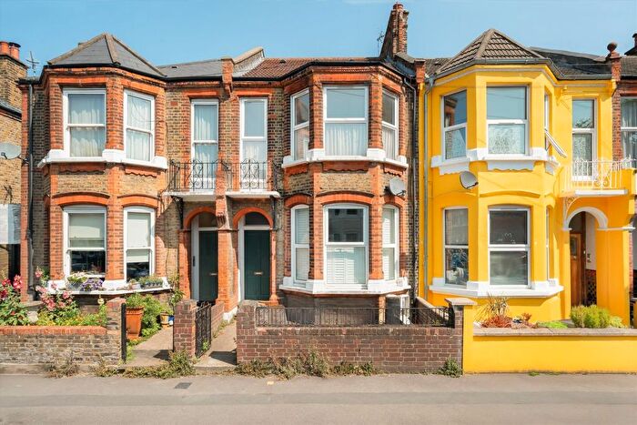 2 Bedroom Flat To Rent In Bathurst Gardens, Kensal Rise, NW10