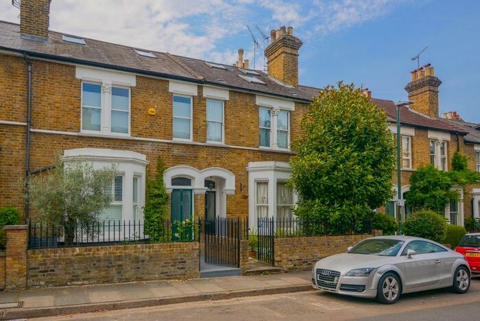 4 Bedroom Detached House To Rent In Halford Road, Richmond, TW10