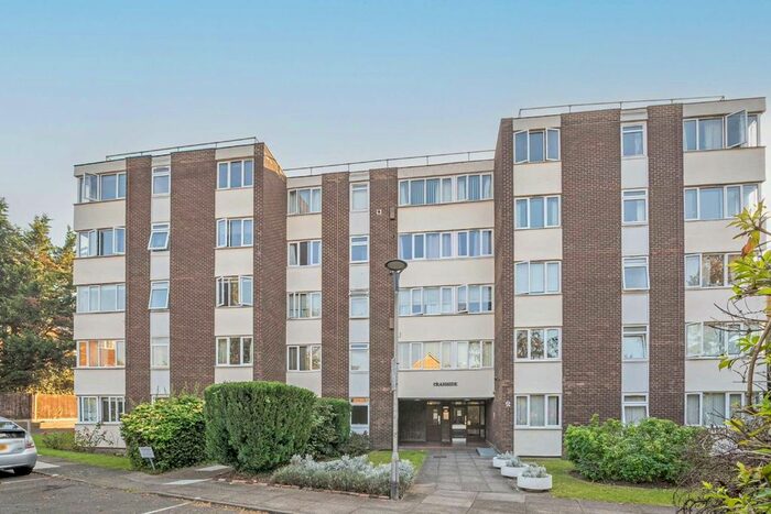 2 Bedroom Flat To Rent In Galsworthy Road, Norbiton, Kingston Upon Thames, KT2