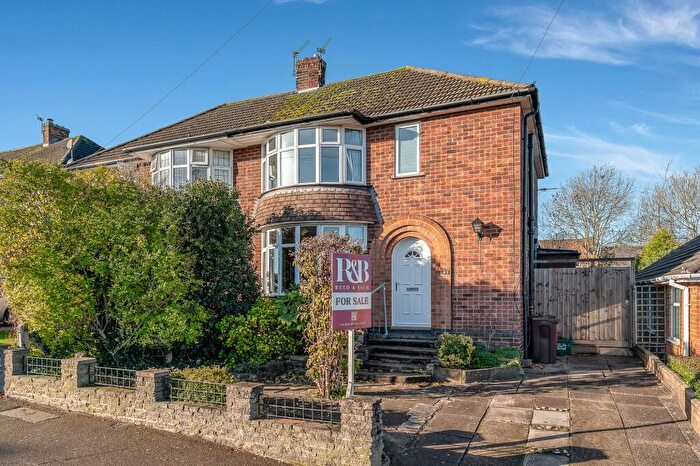 3 Bedroom Semi Detached House For Sale In Farndale Drive, Loughborough, LE11