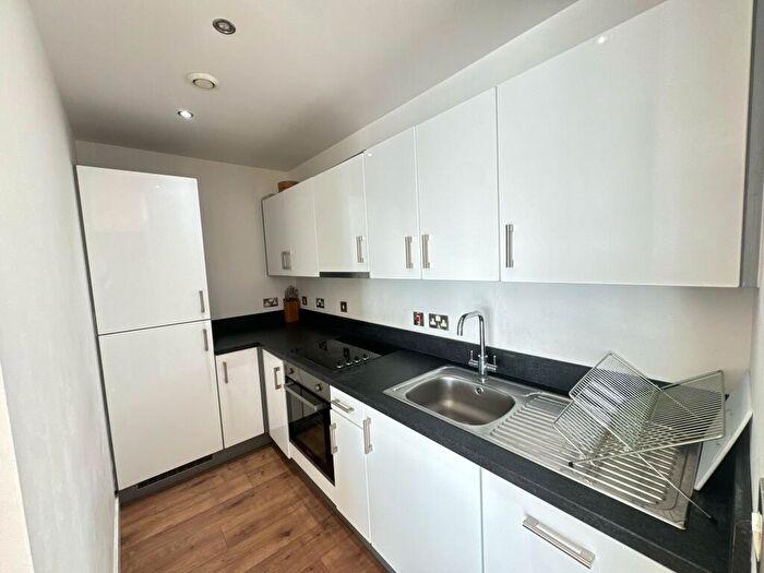 2 Bedroom Flat To Rent In Alexandra Tower, Princes Dock, L3