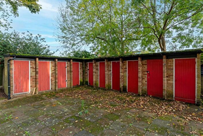 1 Bedroom Apartment For Sale In Sultan Road, Wanstead, E11