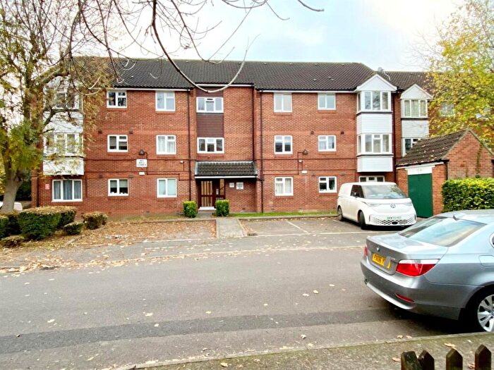 2 Bedroom Flat To Rent In Stevenson Crescent, London, SE16