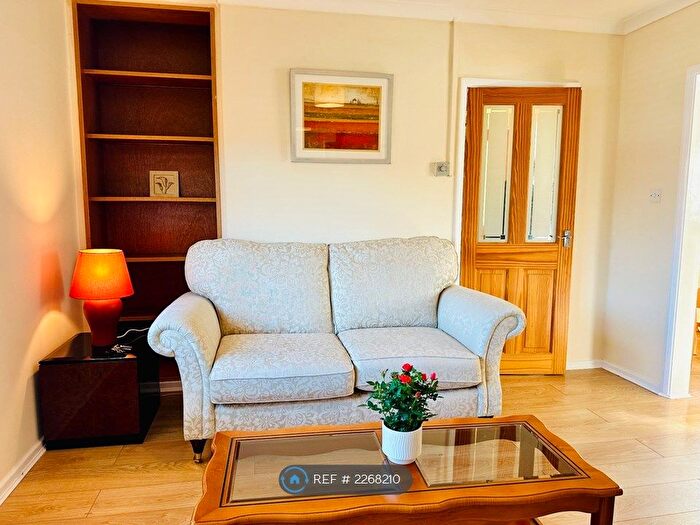 1 Bedroom Flat To Rent In Elmfield Road, Alderley Edge, SK9