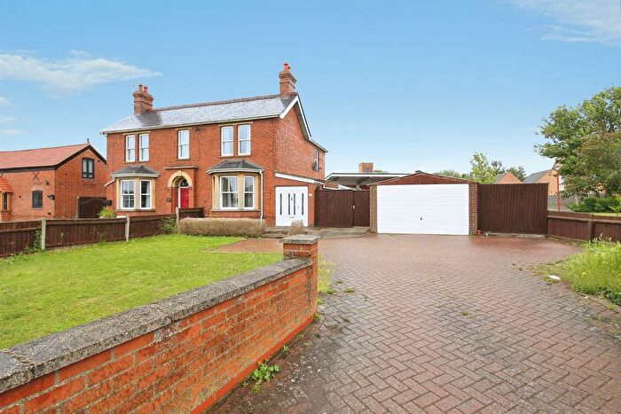 3 Bedroom Semi-Detached House For Sale In Wisbech Road, March, PE15