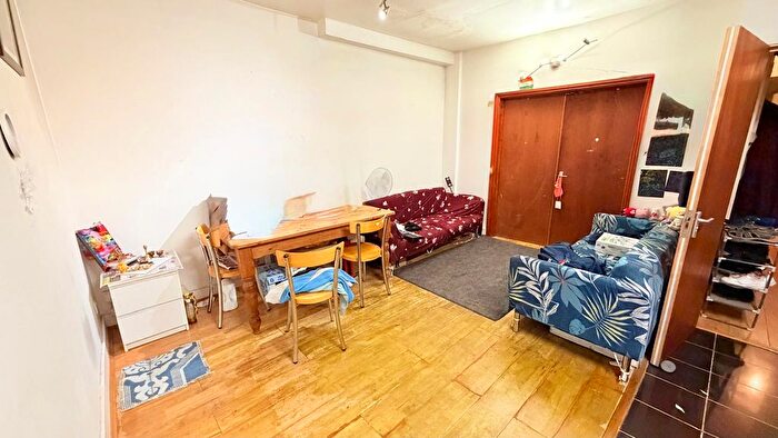 2 Bedroom Maisonette To Rent In Pinner Road, North Harrow, HA1