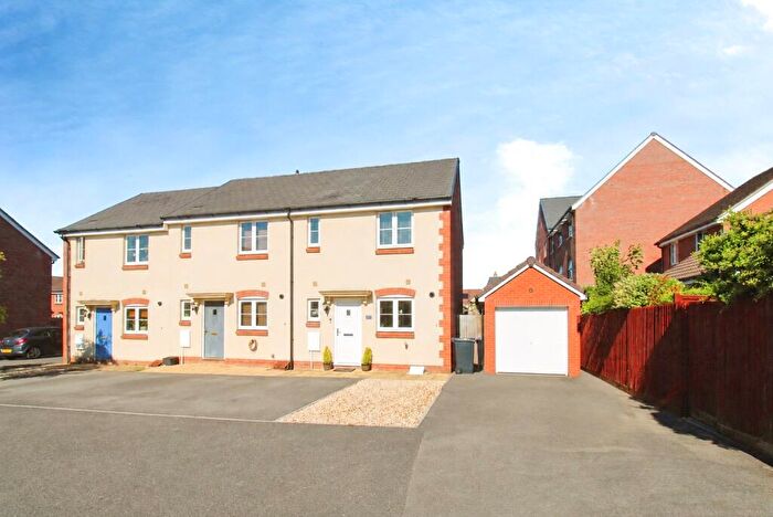 2 Bedroom End Of Terrace House For Sale In Linnet Lane, Melksham, SN12