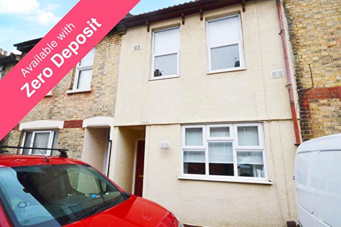 3 Bedroom Terraced House To Rent In Ingle Road, Chatham, ME4