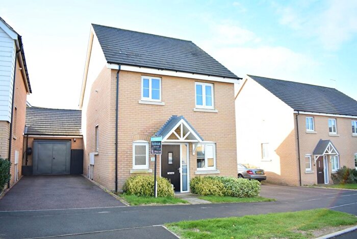 3 Bedroom Property To Rent In Millfield Gardens, Redhouse Park, Milton Keynes, Buckinghamshire., MK14