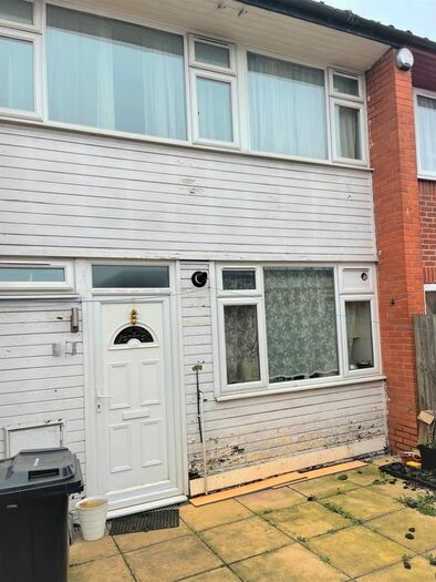 4 Bedroom Property To Rent In Swindon Close, Ilford, IG3