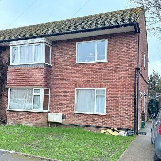 2 Bedroom Maisonette To Rent In Chestnut Close, West Drayton, UB7