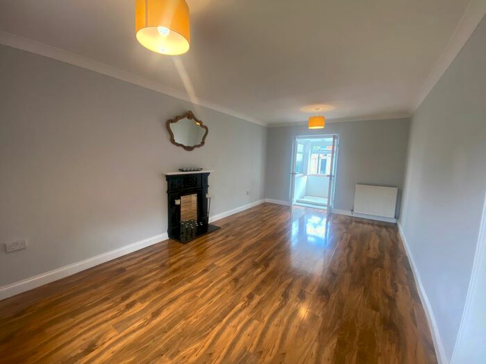 3 Bedroom Semi-Detached House To Rent In Blithewood Gardens, Norwich, NR7