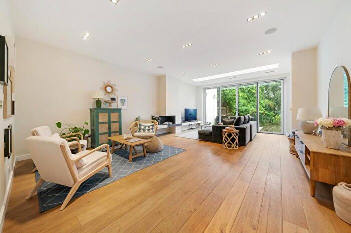 6 Bedroom Semi Detached House To Rent In Hocroft Road, London, NW2