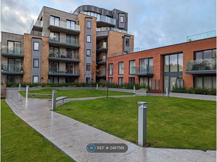 2 Bedroom Flat To Rent In Riverside View, Reading, RG1