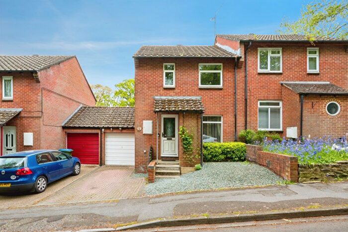 3 Bedroom Semi Detached House For Sale In Mountain Ash Close, Southampton, SO18