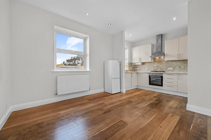 2 Bedroom Flat To Rent In Whateley Road, East Dulwich, SE22