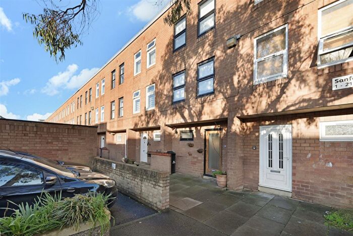 3 Bedroom Terraced House To Rent In Sanford Walk, Stoke Newington, N16