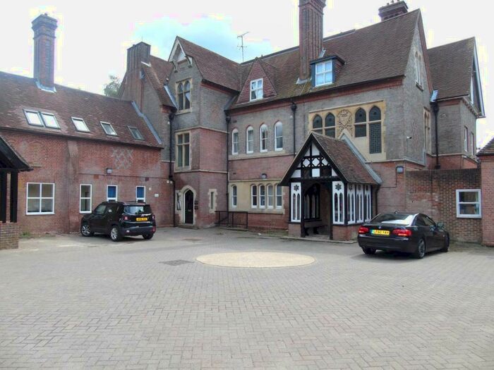 Studio To Rent In Horsgate House, Hanlye Lane, Cuckfield, RH17