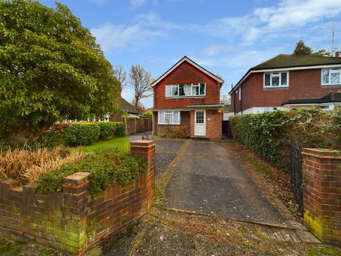 3 Bedroom Detached House To Rent In Pound Hill, Crawley, RH10