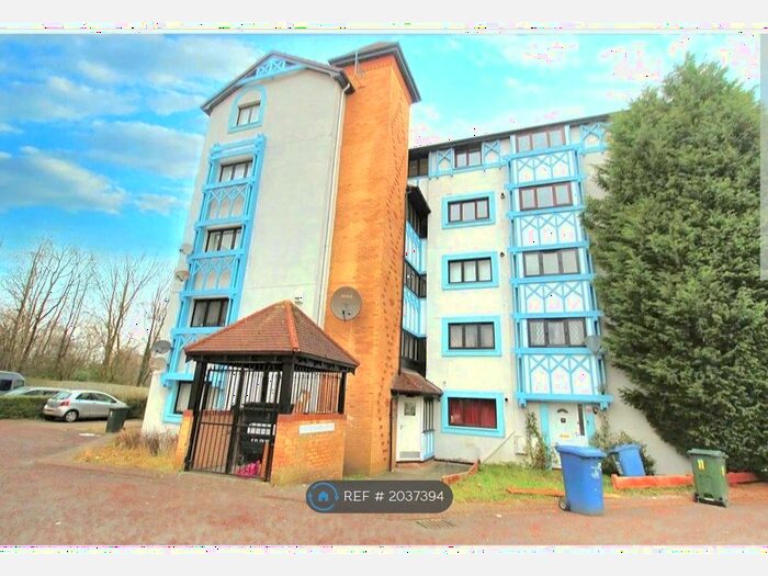4 Bedroom Flat To Rent In Alnham Court, Newcastle Upon Tyne, NE3