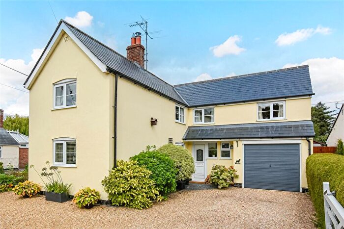 4 Bedroom Detached House For Sale In East Sands, Burbage, Marlborough, Wiltshire, SN8