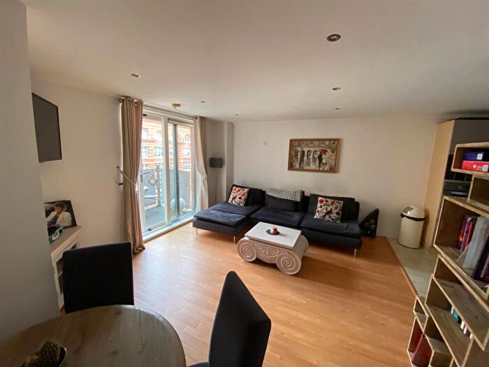 2 Bedroom Apartment To Rent In , Whitworth Street, Southern Gateway, W3