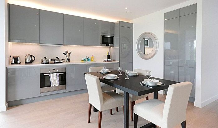 2 Bedroom Flat To Rent In Rodney Road, Elephant And Castle, London, SE17