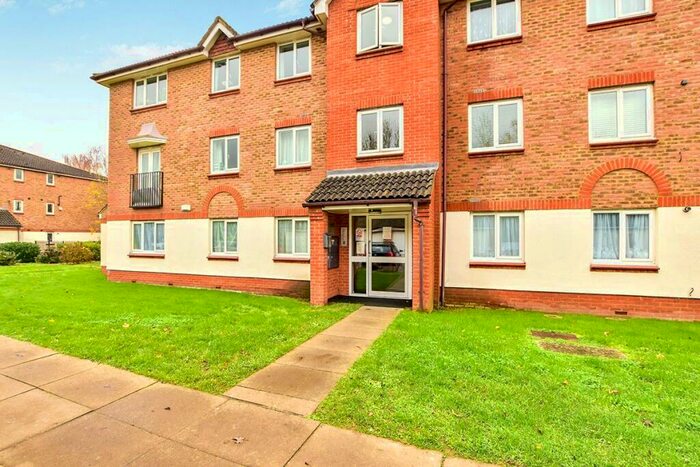 2 Bedroom Flat To Rent In Lindisfarne Gardens, Maidstone, Kent, ME16