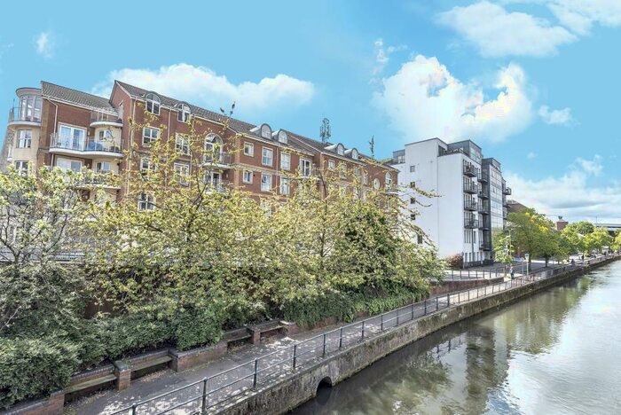 2 Bedroom Apartment To Rent In Kennet Side, Reading, RG1