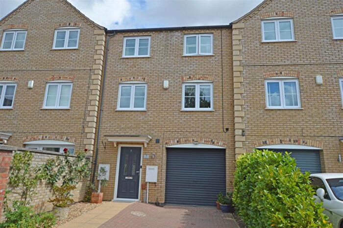 4 Bedroom Town House For Sale In Oak Square, Crowland, Peterborough, PE6