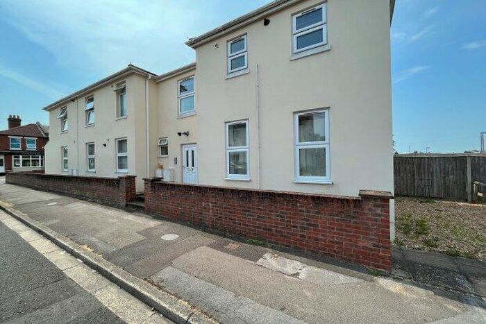 1 Bedroom Flat To Rent In Manor Road North, Southampton, SO19