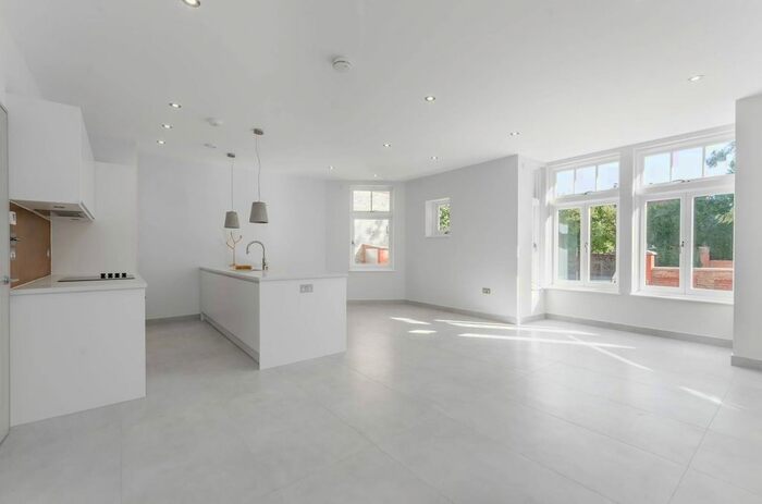 2 Bedroom Flat To Rent In Woodborough Road, Putney, London, SW15