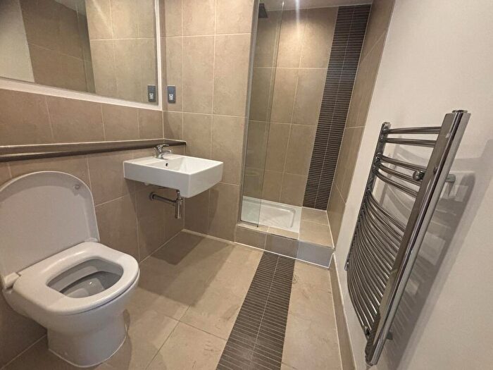 2 Bedroom Flat To Rent In Jefferson Place, Fernie Street, Green Quarter, M4