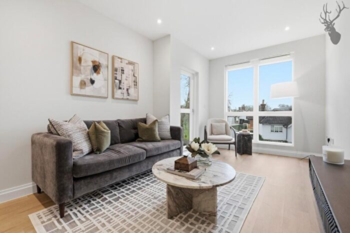 2 Bedroom Apartment For Sale In Novella, Chigwell, IG7