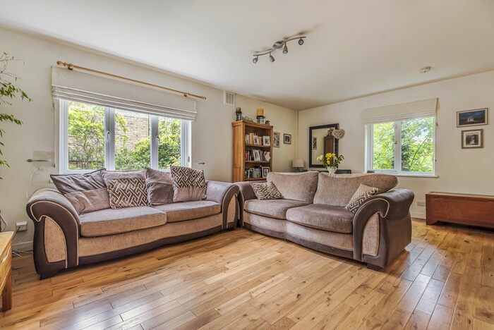 2 Bedroom Flat To Rent In Walerand Road, London, SE13